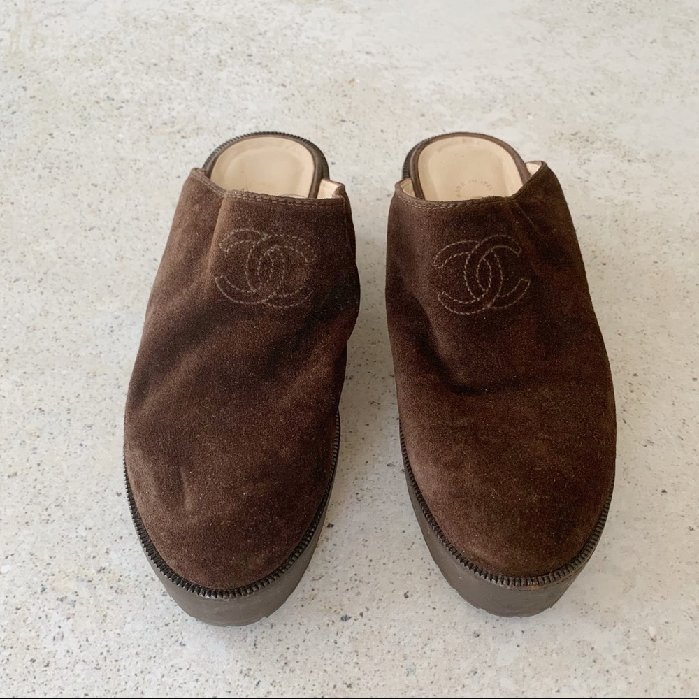 ✖️SOLD✖️ VINTAGE CHANEL CC Suede Mules Clogs - Picture 3 of 7